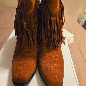 7 1/2 women's ankle boots with fringe brand new in box